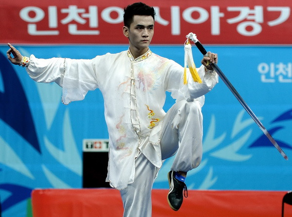 Đoàn Việt Nam giành hai huy chương ở môn wushu và đấu kiếm ảnh 1