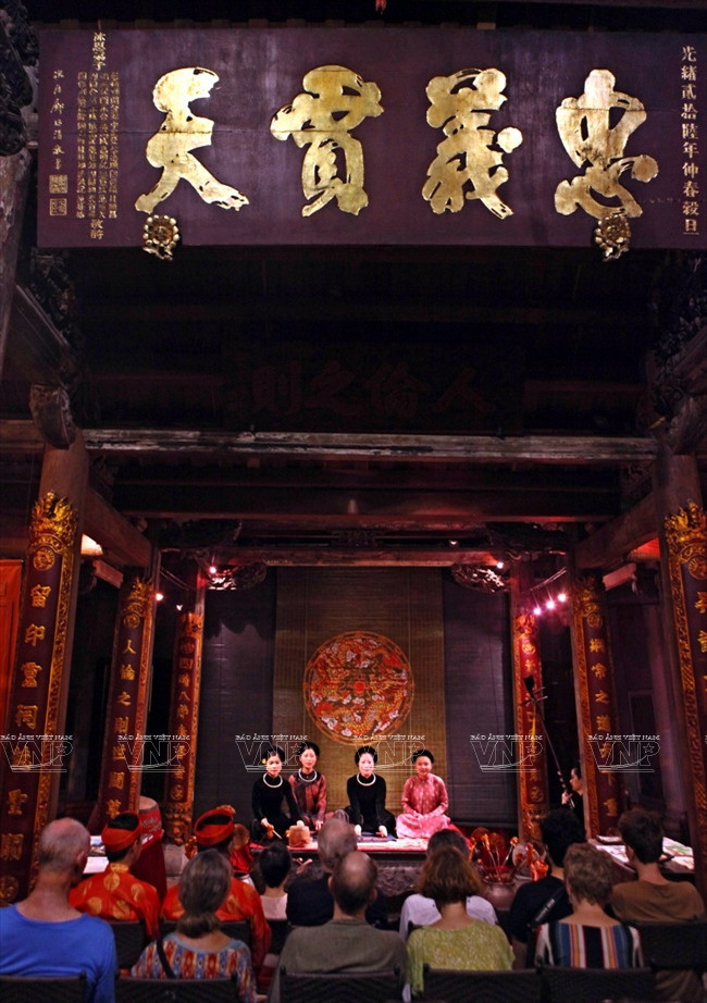 Hát cửa đình ở Đền Quan Đế: Bảo tồn và phát huy di sản ca trù ảnh 2