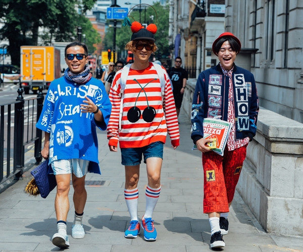 Những xu hướng thời trang "náo loạn" trên đường phố London ảnh 19