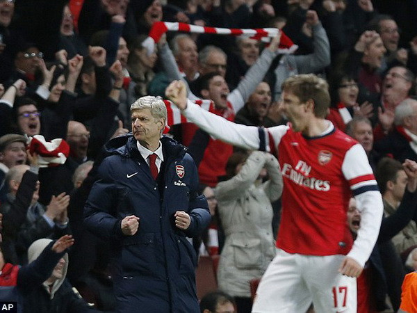 Wenger "đá xoáy" Mourinho, Rodgers chỉ trích trọng tài ảnh 1