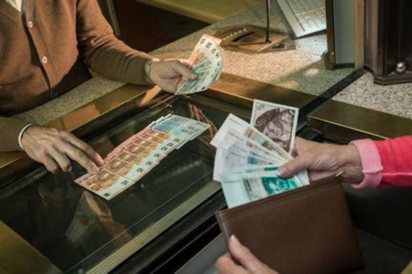 Đức: Sự bùng nổ của Internet khiến tiền mặt mất dần đất sống ảnh 1