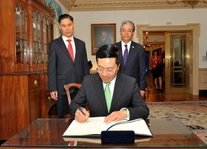 Phó Thủ tướng trao thư mời Tổng thống Mỹ Trump dự APEC 2017 ảnh 2