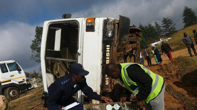 Xe buýt đâm xe tải, phát nổ làm ít nhất 20 trẻ em thiệt mạng ảnh 1