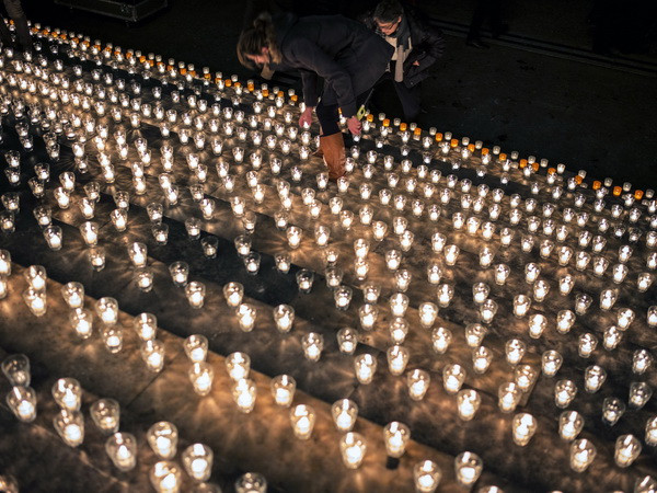 Bỉ đề xuất hỗ trợ Pháp truy bắt những kẻ tấn công tòa báo ở Paris ảnh 1