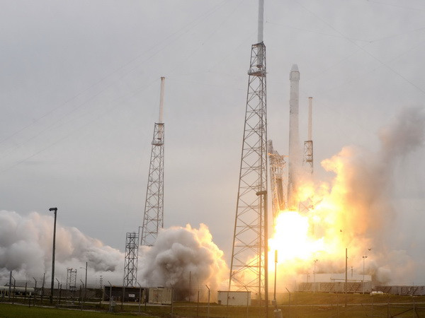 Mỹ: Một tên lửa Falcon phát nổ trong quá trình thử nghiệm ảnh 1