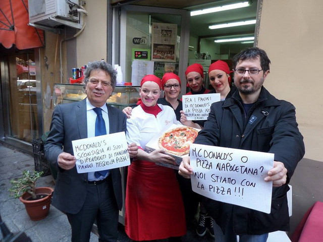 McDonald's chê pizza Napoli, Quốc hội Italy "sôi sùng sục" ảnh 1