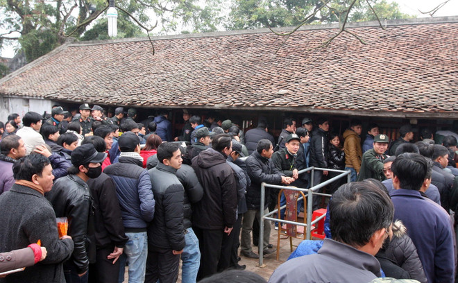 Nam Định: Hàng nghìn người lễ Đền Trần dù chưa đến chính hội ảnh 1