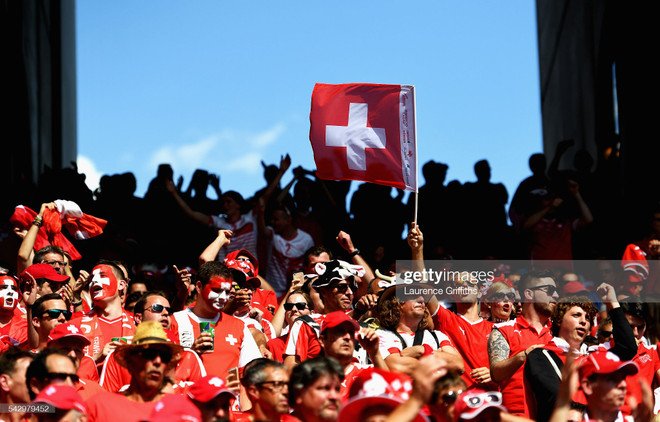 EURO 2020: COVID-19 phá tan 'Fan zone' của người hâm mộ Thụy Sĩ ảnh 1