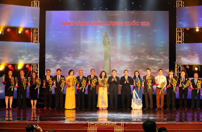15 doanh nghiệp đạt Giải Vàng Chất lượng Quốc gia 2017. (Ảnh: Anh Tuấn/TTXVN) Trao Giải thưởng Chất lượng quốc gia và Chất lượng quốc tế châu Á-TBD ảnh 1