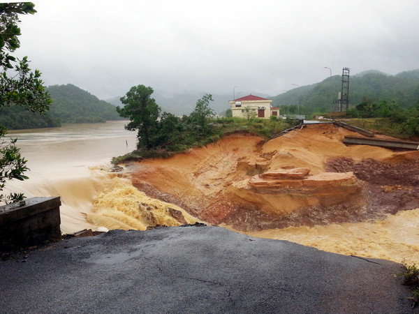 Khẩn trương khắc phục thiệt hại do sự cố vỡ đập Đầm Hà Động ảnh 1