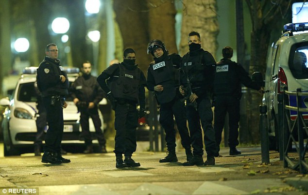 Người dân khu vực Saint-Denis choàng tỉnh bởi tiếng súng ảnh 1