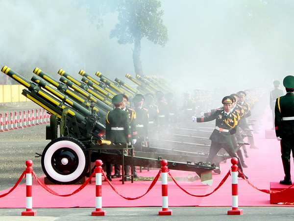 Míttinh kỷ niệm 70 năm Cách mạng tháng Tám và Quốc khánh 2/9 ảnh 1