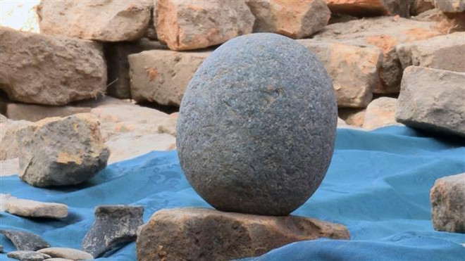 Công bố bản dịch ký tự chữ Champa cổ trên bia đá tại Gia Lai ảnh 1