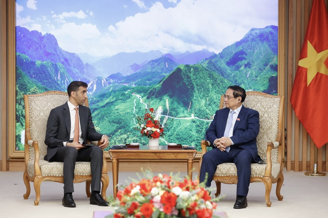 Thủ tướng Phạm Minh Chính tiếp Quốc vụ khanh phụ trách Thương mại quốc tế UAE Thani bin Ahmed Al Zeyoudi. (Ảnh: Dương Giang/TTXVN) ttxvn_pham minh chinh Thani bin Ahmed Al Zeyoudi (1).jpeg