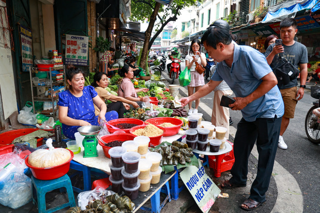 Hà Nội: Giá một số loại thực phẩm tăng nhẹ trước ngày Tết Đoan Ngọ ảnh 3