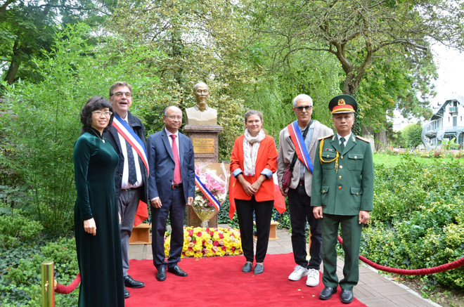 Đại sứ quán Việt Nam tại Pháp tưởng nhớ công lao Chủ tịch Hồ Chí Minh ảnh 2