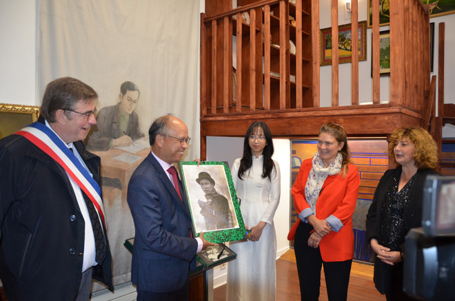 Đại sứ quán Việt Nam tại Pháp tưởng nhớ công lao Chủ tịch Hồ Chí Minh ảnh 1