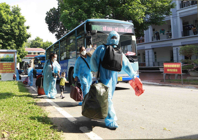 Vĩnh Phúc đón hơn 300 người từ miền Nam về quê bằng máy bay ảnh 1