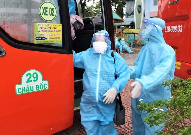 Tiêm đủ 2 mũi vaccine về Bà Rịa-Vũng Tàu không phải cách ly tập trung ảnh 1