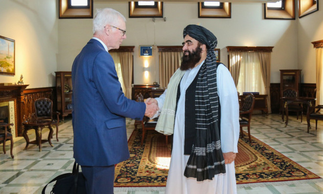 Tình hình Afghanistan: Đặc phái viên Anh gặp thủ lĩnh Taliban ảnh 1