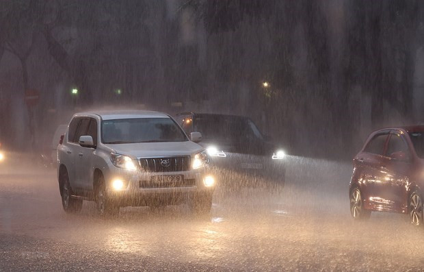 Nhiều khu vực cả nước có mưa dông, đề phòng khả năng xảy ra lốc, sét ảnh 1