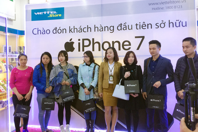 iPhone 7, iPhone 7S chính hãng đến tay người tiêu dùng Việt Nam ảnh 1