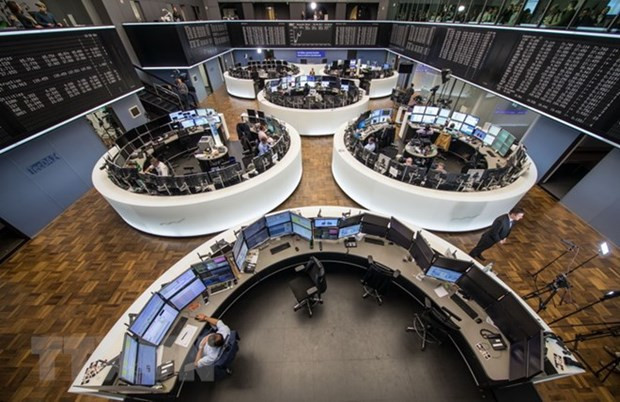 Giao dịch viên tại Sàn giao dịch chứng khoán Frankfurt am Main, miền tây Đức. (Nguồn: AFP/TTXVN) Chứng khoán châu Âu đi xuống trước nỗi lo Brexit không thỏa thuận ảnh 1
