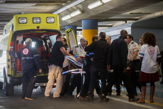 Căng thẳng tại Bờ Tây: Người Palestine lái xe đâm vào binh sỹ Israel ảnh 1