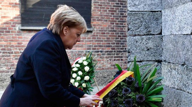 Thủ tướng Đức Angela Merkel lần đầu thăm trại tập trung Auschwitz ảnh 1