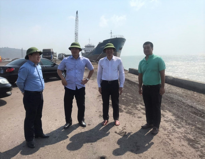 Ngành Hàng hải đã tổ chức điều động tàu thuyền neo đậu tránh trú, bão nhằm ứng phó với cơn bão số 13 đổ bộ vào miền Trung. (Ảnh: CTV/Vietnam+) Cục Hàng hải: Điều động tàu, thuyền neo đậu tránh trú cơn bão số 13 ảnh 1