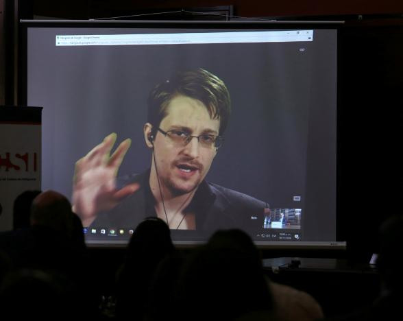 Snowden cảnh báo nguy cơ gia tăng do thám nội bộ vì ông Trump ảnh 1