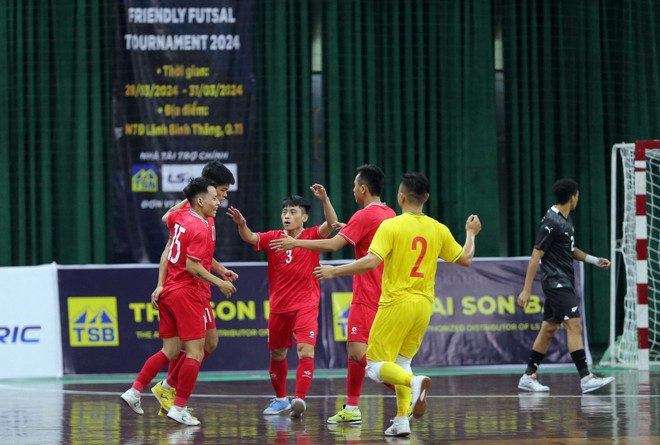 Các cầu thủ đội tuyển Futsal Việt Nam ăn mừng bàn thắng trong trận ra quân gặp New Zealand. (Ảnh: Tiến Lực/TTXVN) ttxvn_futsal_viet_nam_va_new_zealand_2.jpg