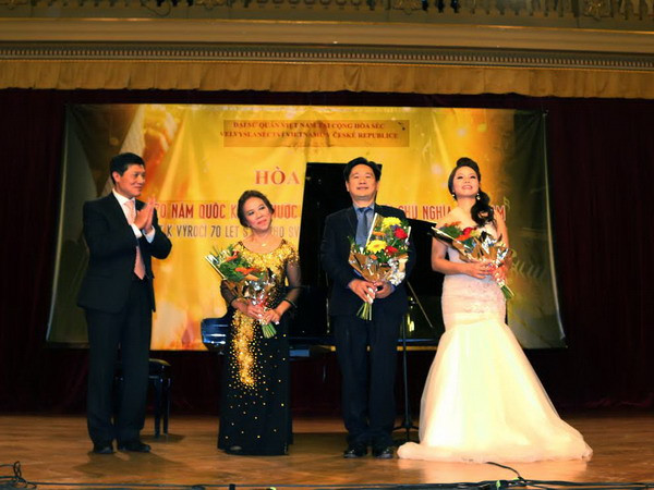 Kỷ niệm Quốc khánh tại Séc: Đêm hòa nhạc ấn tượng của nghệ sỹ Việt ảnh 1