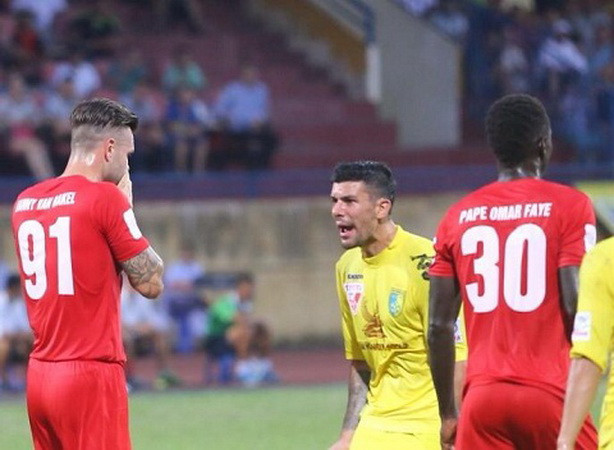 Becamex Bình Dương trở lại ngôi đầu, Hà Nội T&T vùi dập Thanh Hóa ảnh 1