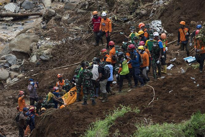 Indonesia tìm thấy thêm nhiều nạn nhân của trận động đất ở Tây Java ảnh 1