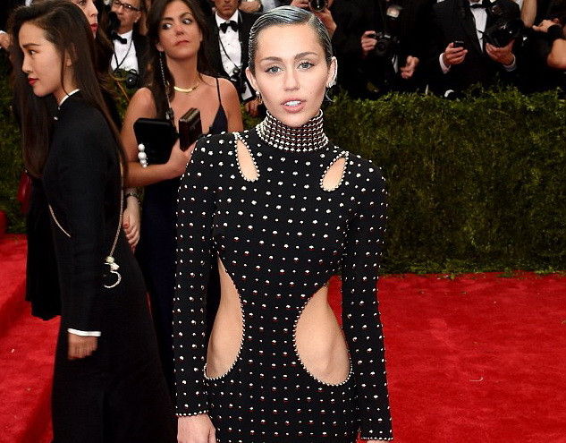 Nữ ca sỹ Miley Cyrus lên tiếng về tin đồn là người đồng tính ảnh 2