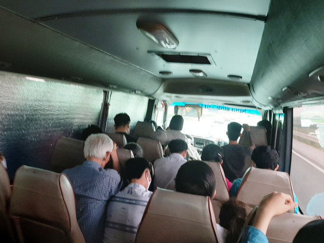 Người dân mệt nhoài trở về Hà Nội sau kỳ nghỉ Tết Dương lịch 2021 ảnh 9