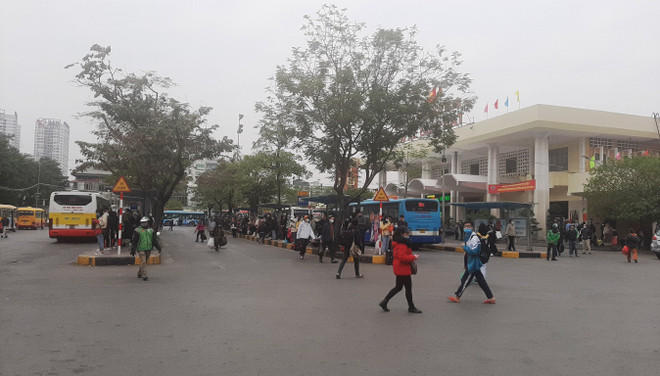 Người dân mệt nhoài trở về Hà Nội sau kỳ nghỉ Tết Dương lịch 2021 ảnh 6
