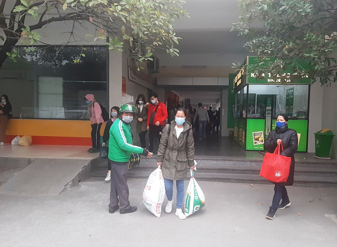 Người dân mệt nhoài trở về Hà Nội sau kỳ nghỉ Tết Dương lịch 2021 ảnh 4