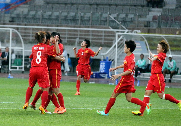 ASIAD 17: Tuyển nữ Việt Nam hạ Thái Lan nhờ sức mạnh ý chí ảnh 1