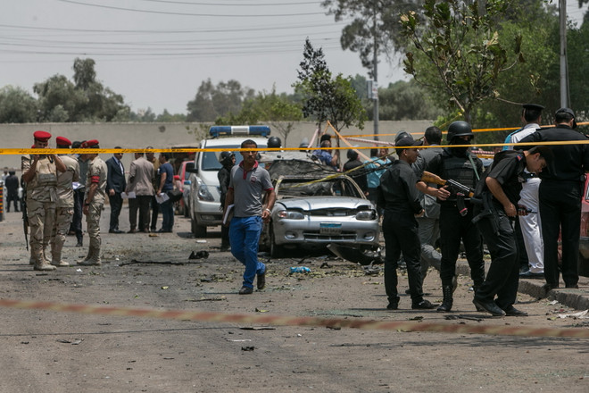 Ai Cập xét xử 67 đối tượng liên quan vụ ám sát Tổng công tố Barakat ảnh 1