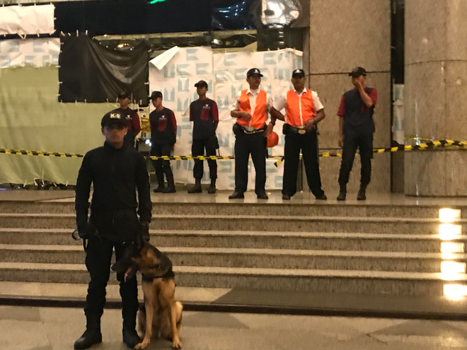 77 người bị thương trong vụ sập sảnh sàn chứng khoán ở Jakarta ảnh 5