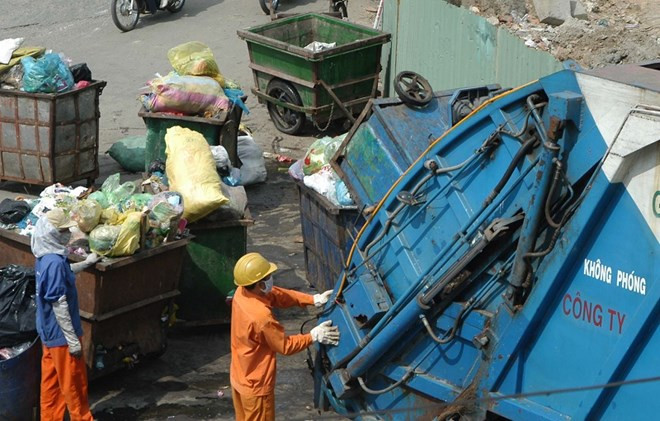 Hoạt động thu gom rác tại Thành phố Hồ Chí Minh (Nguồn: TTXVN) Làm rõ phản ánh liên quan đến Khu xử lý chất thải rắn Đa Phước ảnh 1