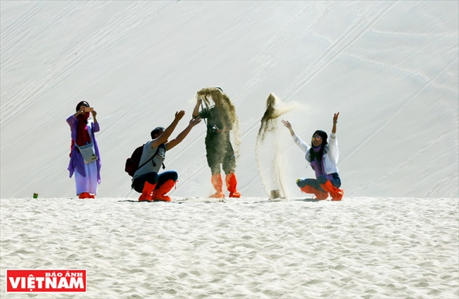 Cưỡi lạc đà giữa gió cát sa mạc Gobi - Trải nghiệm đáng nhớ ảnh 11