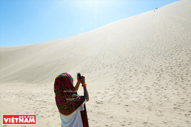 Cưỡi lạc đà giữa gió cát sa mạc Gobi - Trải nghiệm đáng nhớ ảnh 12