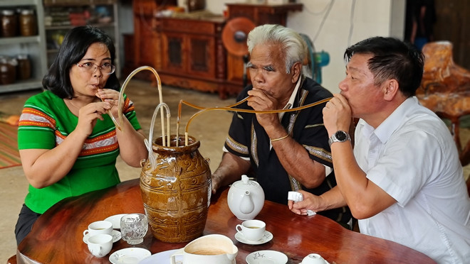 Gìn giữ kỹ thuật chế biến rượu cần độc đáo của dân tộc S'Tiêng ảnh 3