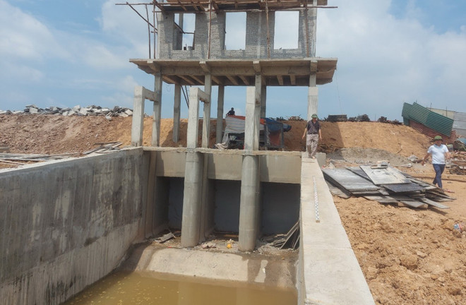 Hà Nội: Tiềm ẩn nguy cơ sự cố các cống dưới đê trong mùa mưa bão ảnh 1