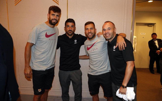 Andres Iniesta hội ngộ đội bóng cũ Barcelona tại Nhật Bản ảnh 1