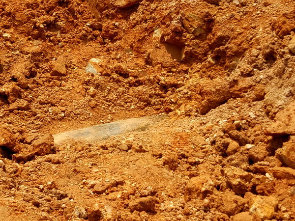 Xử lý thành công 27 quả đạn pháo ngay trong vườn nhà dân ảnh 1