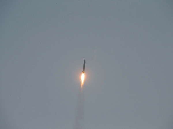 Yonhap: Triều Tiên đã phóng hai quả đạn tầm ngắn ra biển ảnh 1